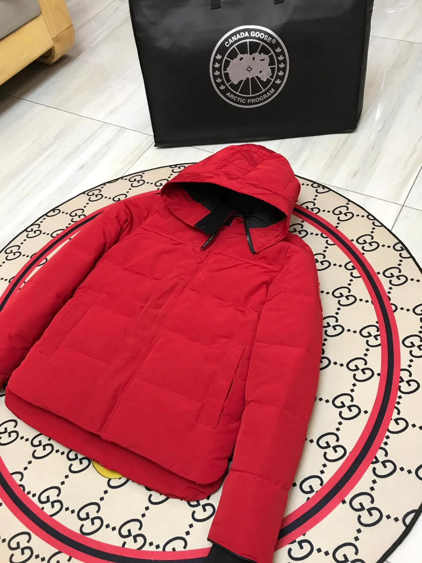 P660 counter quality 🇨🇦canada goose""🇨🇦millan parka 17 styles for men and women, short style without fur collar, chosen by Arctic and Antarctic expedition teams as winter wear, the Rolls Royce of down jackets. ➖ Industry-leading anti-counterfeiting chip sensing. ➖ Imported Behringer embroidery machines and customized embroidery labels, the highest level and industry leading. ➖ Imported Korean 21-count polyester-cotton blended original fabric, tc85 waterproof coating fabric, water-repellent, windproof and wear-resistant. ➖ The new national standard 80 white duck down is filled with an average of 520 grams of down. The amount of down filled is industry-leading. ➖ 100% nylon lon lining with double double-layer sealing design to prevent velvet running, seamless thread design on cuffs! ➖ Western Canadian Green Wolf Collar. ➖ Yoshida ykk provides original custom-made electroplated sliders. The ykk two-way lockable zipper is tight and smooth and does not peel off paint. ➖ 3m composite Velcro is durable, and all accessories and hardware are custom-made. Note: Our copywriting is only simple and clear. Instead of bragging about the copywriting, it is better to compare and understand with samples. Only for the purest, most focused, most professional, highest quality, and highest sex!